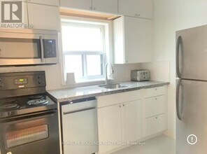 896 Mt Pleasant Rd in Toronto, ON - Building Photo - Building Photo