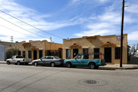 725-729 Sanford Ave in Wilmington, CA - Foto de edificio - Building Photo