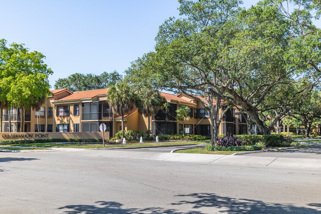 Celebration Point Condominiums in Miami Lakes, FL - Building Photo