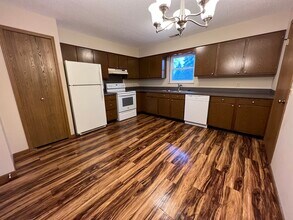 3520 Weiss St, Unit 3 in Saginaw, MI - Foto de edificio - Building Photo