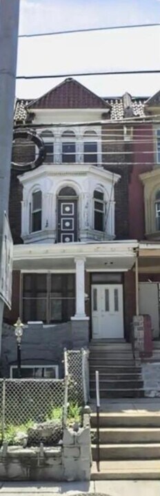 3803 W Girard Ave in Philadelphia, PA - Building Photo