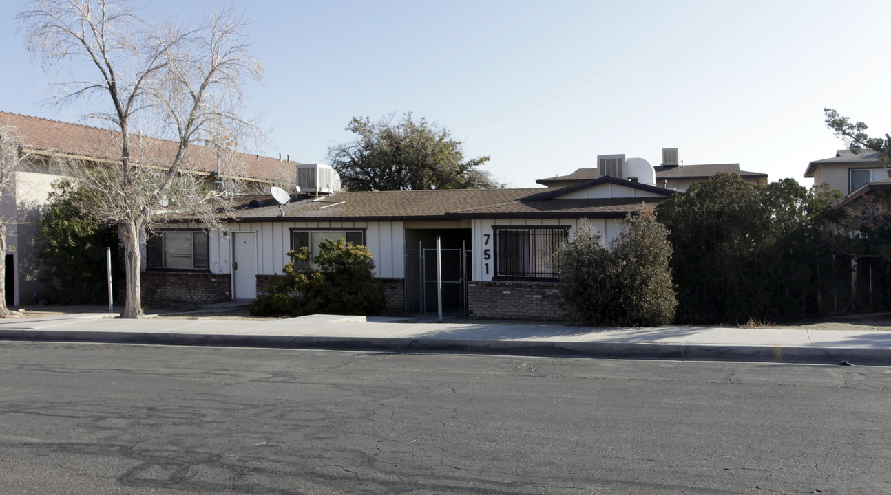 751 Upton Dr in Barstow, CA - Building Photo