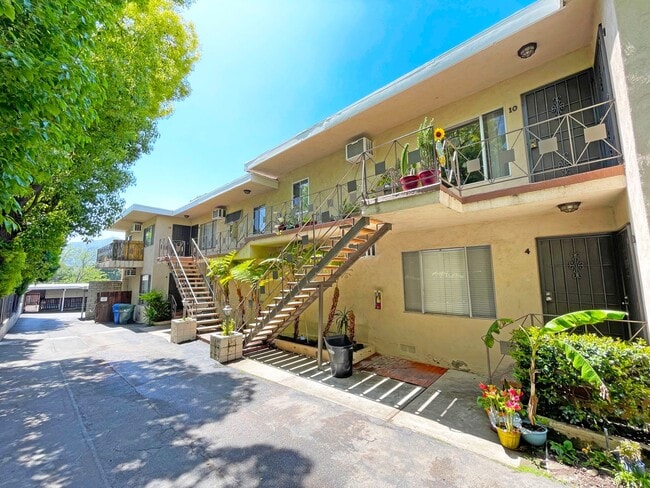 3104 Montrose Ave in Montrose, CA - Building Photo - Building Photo
