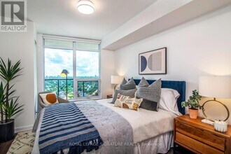 18 Erskine Ave in Toronto, ON - Building Photo - Building Photo