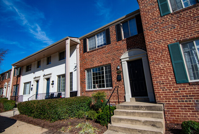 Brookville Townhomes in Alexandria, VA - Building Photo - Building Photo