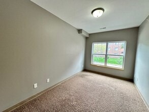 477 E Burlington St in Iowa City, IA - Building Photo - Building Photo