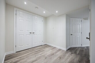 1063 Bedford Ave in Burlington, ON - Building Photo - Building Photo