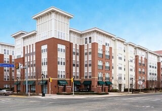 2665 Prosperity Ave, Unit 335 in Fairfax, VA - Foto de edificio - Building Photo