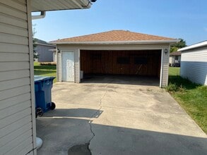 2461 Red Oak Trl in Crest Hill, IL - Building Photo - Building Photo