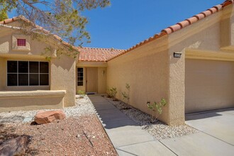 3020 Cradle Mountain Dr in Las Vegas, NV - Building Photo - Building Photo