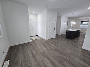 117 Mitchell Bnd in Leduc, AB - Building Photo - Building Photo