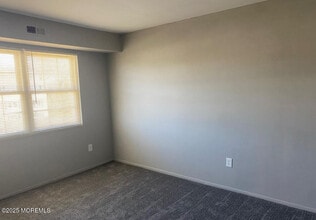 252 Sawmill Rd in Brick, NJ - Building Photo - Building Photo