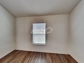 1373 Violet Ln in Kyle, TX - Foto de edificio - Building Photo