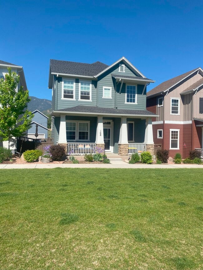 property at 168 Mayflower Park Pl