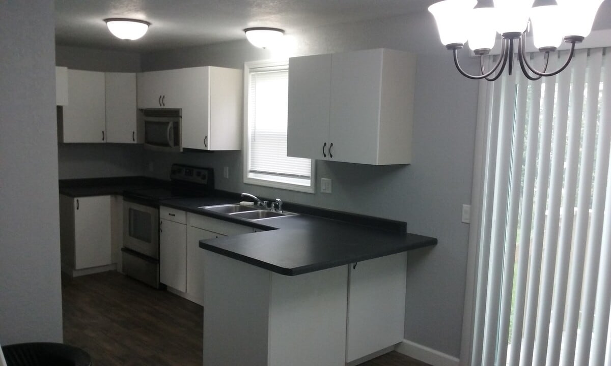 1513 W Veterans Pkwy in Marshfield, WI - Building Photo