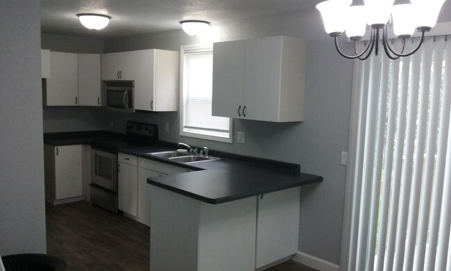 property at 1513 W Veterans Pkwy