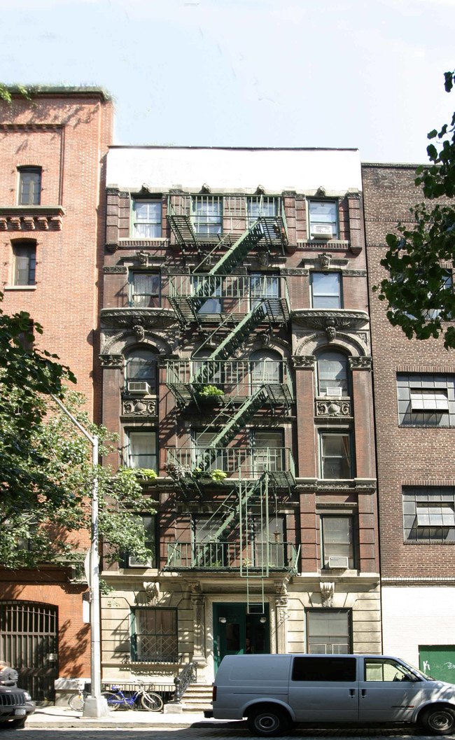 129 Perry St in New York, NY - Foto de edificio - Building Photo