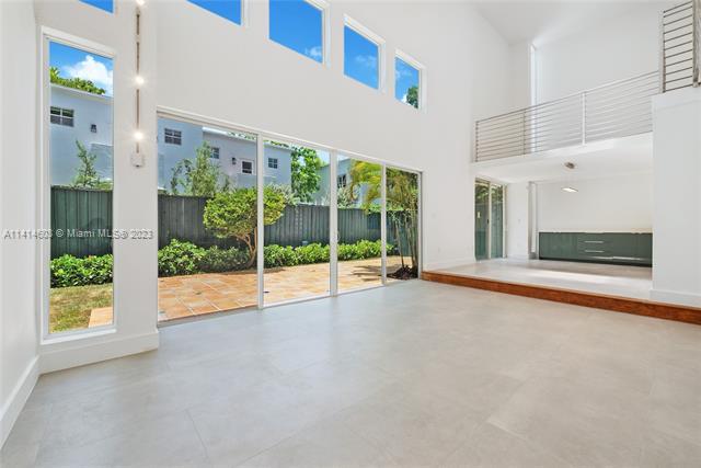 3122 Mary St in Miami, FL - Building Photo