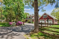 1800 Westphalia Rd in Mattituck, NY - Foto de edificio - Building Photo