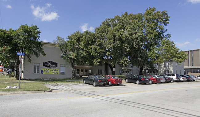 Manor Apartment in Arlington, TX - Foto de edificio - Building Photo