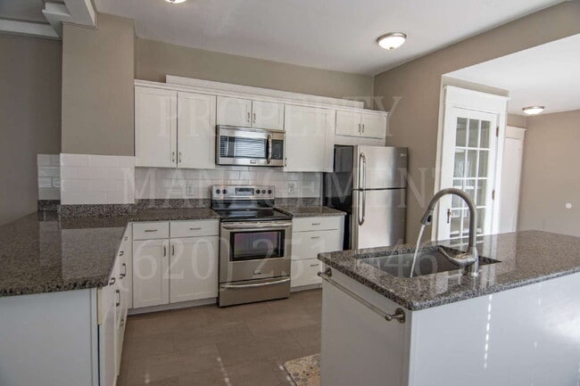 501 Old Willow St in Coffeyville, KS - Building Photo - Building Photo