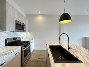 3215 N Narragansett Ave, Unit K08J in Chicago, IL - Building Photo - Building Photo