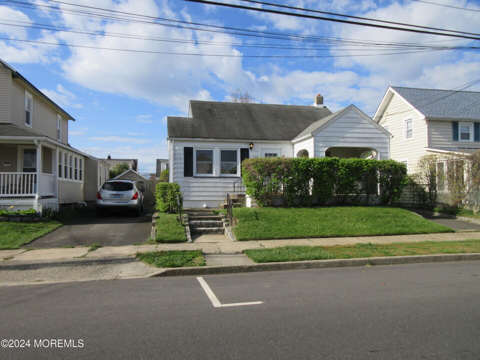 323 15th Ave in Belmar, NJ - Foto de edificio