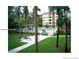 8290 Lake Dr, Unit 250 in Doral, FL - Building Photo