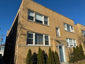 5746 N Kimball Ave in Chicago, IL - Building Photo