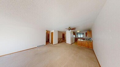 1525 S Washington St in Bismarck, ND - Building Photo - Building Photo