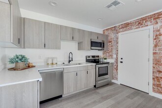 2512 E Thomas Rd in Phoenix, AZ - Building Photo - Building Photo