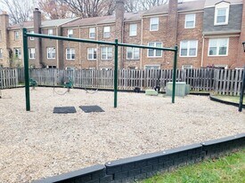 7415 Fountain Head Dr in Annandale, VA - Building Photo