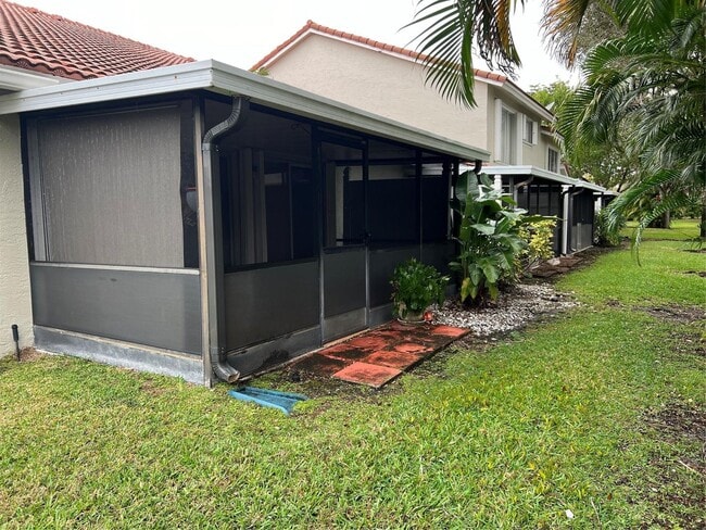 7568 Pinewalk Dr S in Margate, FL - Building Photo - Building Photo