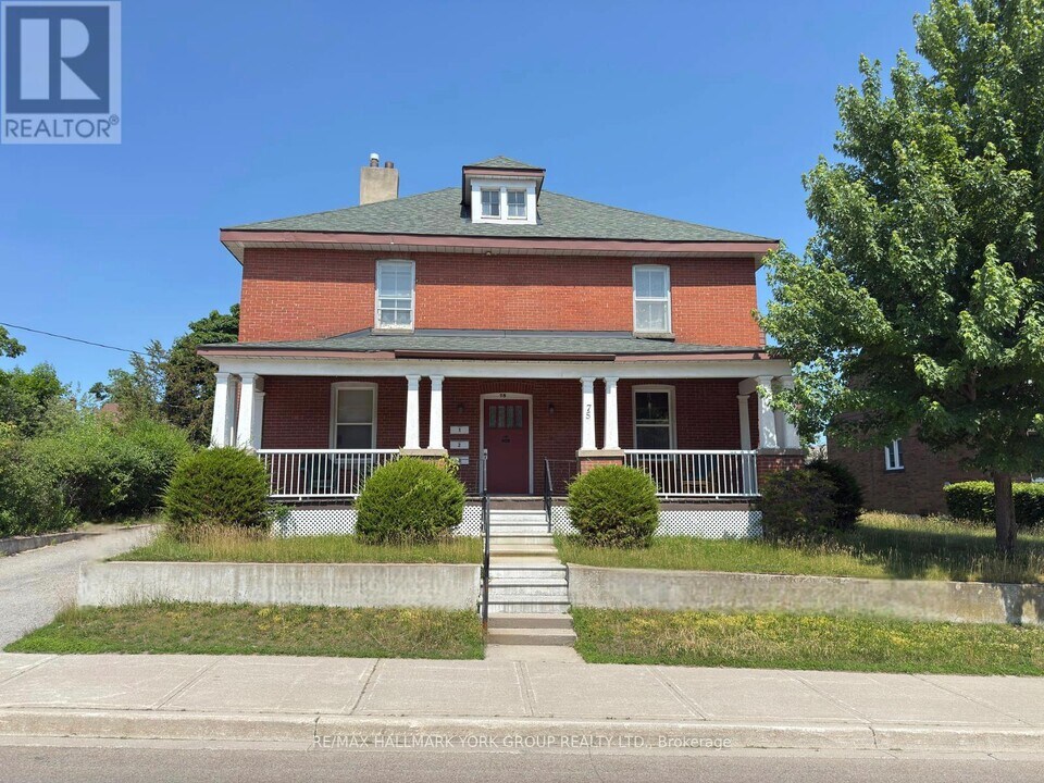 75 Toronto St in Barrie, ON - Building Photo