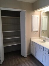 10106 Lost Trail St in Houston, TX - Building Photo - Building Photo