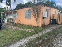 6311 SW 39th St in Miami, FL - Building Photo - Building Photo