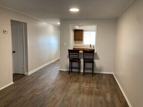 3774 Lake Bayshore Dr in Bradenton, FL - Building Photo - Building Photo