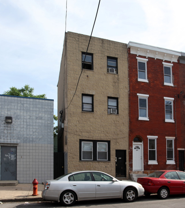 623 Dickinson St in Philadelphia, PA - Foto de edificio