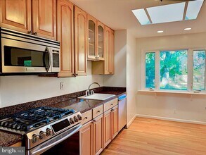 1103 Carper St in McLean, VA - Building Photo - Building Photo