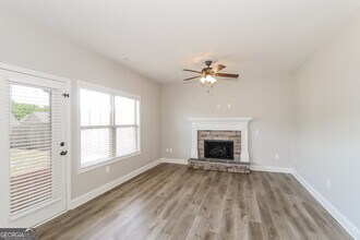 235 Summer Gate Ln in Villa Rica, GA - Foto de edificio - Building Photo