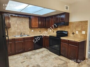 2565 N Fair Oaks Ave in Tucson, AZ - Building Photo - Building Photo
