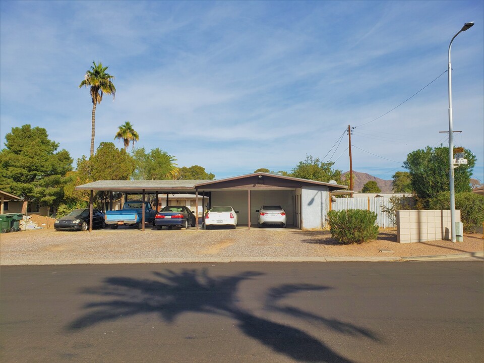 4920 E Holly St in Phoenix, AZ - Building Photo