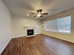 4874 Oakton Way in Greenwood, IN - Building Photo - Building Photo