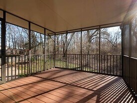 522 E McArthur Dr in Springfield, MO - Building Photo