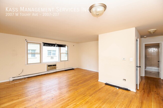 2007 W Touhy Ave in Chicago, IL - Building Photo - Building Photo