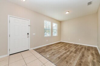 11549 Tangle Stone Dr, Unit A104 in Gibsonton, FL - Foto de edificio - Building Photo