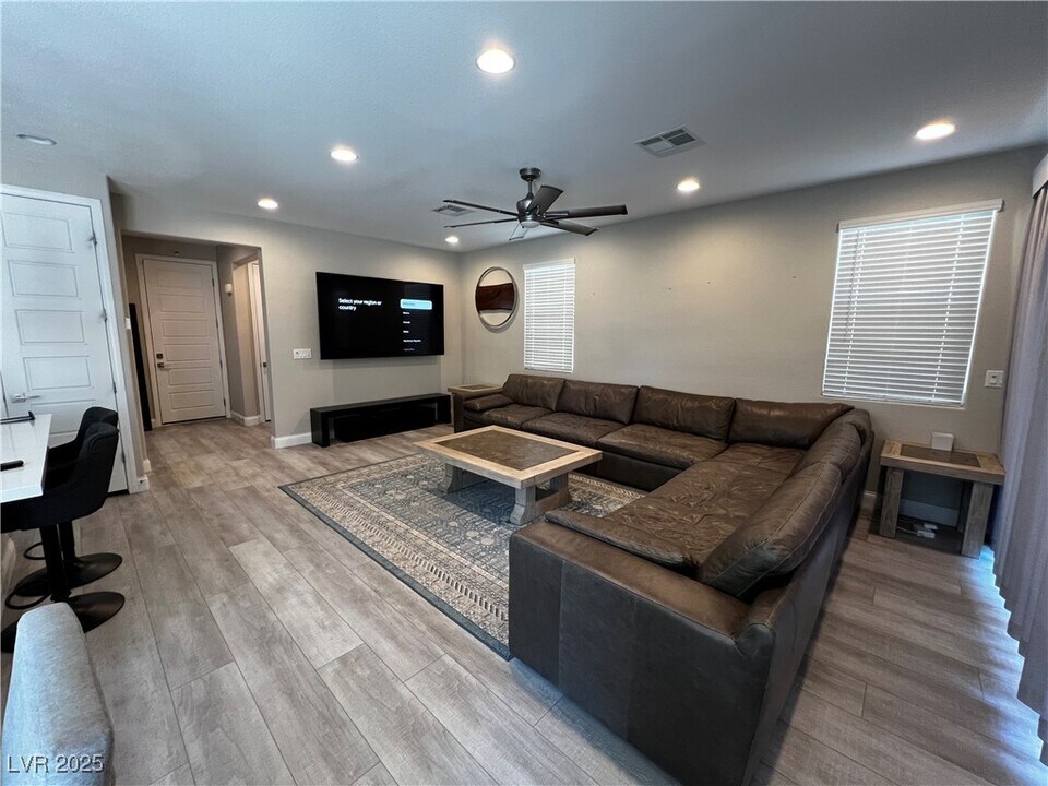 10147 W Meranto Ave in Las Vegas, NV - Building Photo