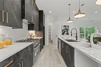 935 W Twelfth St in Dallas, TX - Building Photo - Building Photo