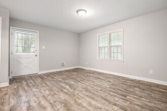 5204 Cypress Ln in Raleigh, NC - Building Photo - Building Photo
