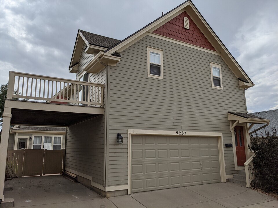 9267 E 107th Ave, Unit Apartment in Commerce City, CO - Foto de edificio